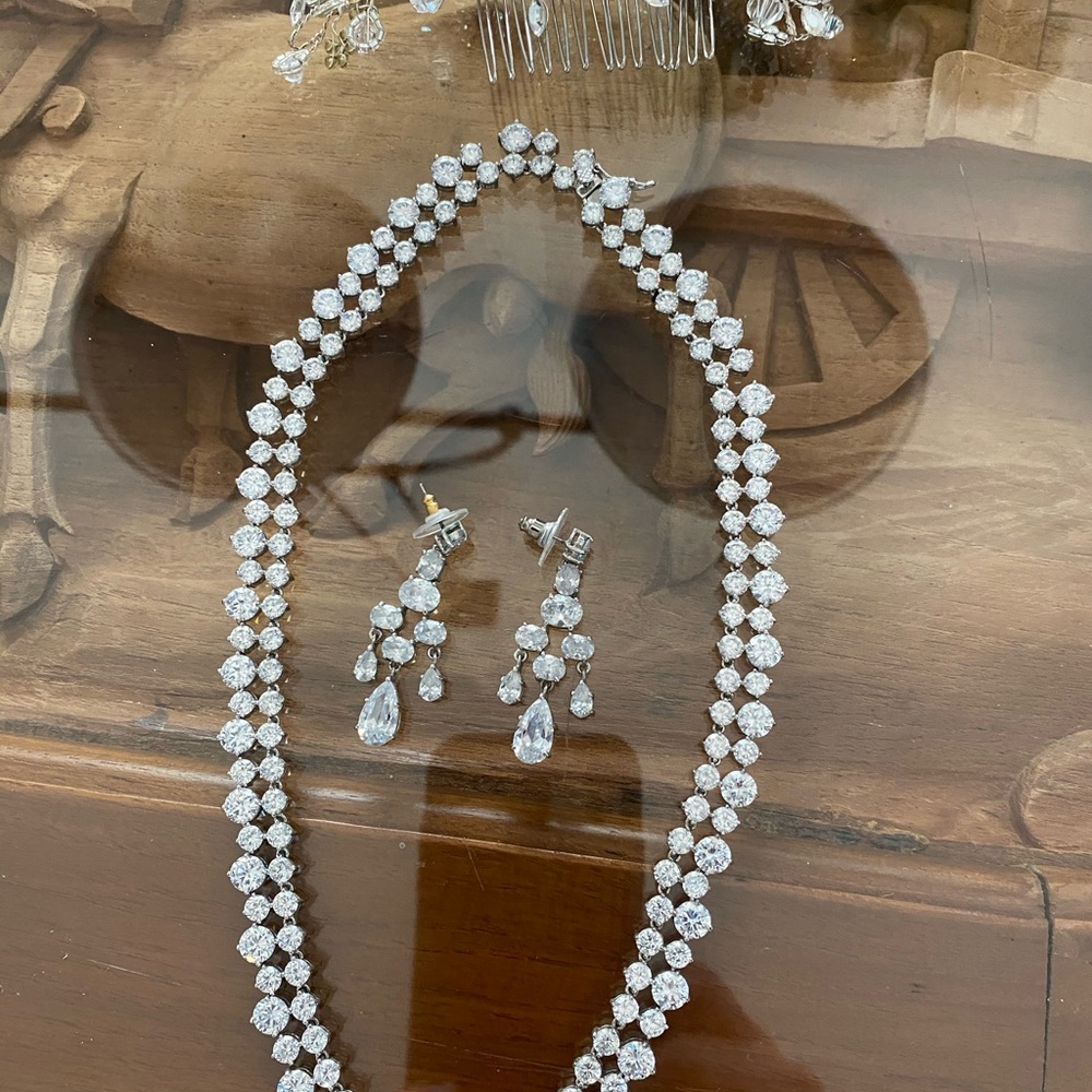 Necklace , earrings, hair piece
